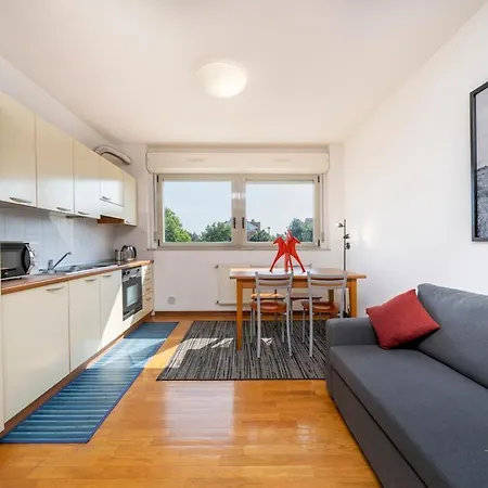 Apartment Le Gelsomine - With Free Parking And Elevator Udine
