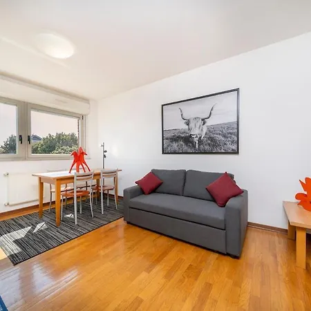 Apartment Le Gelsomine - With Free Parking And Elevator Udine